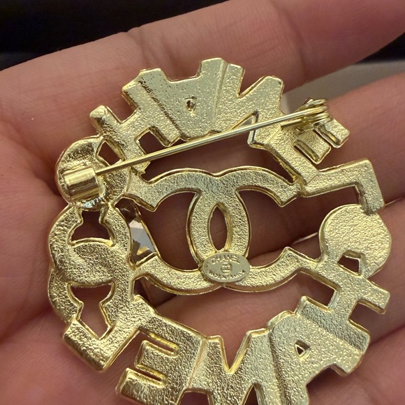 Elegant Gold and Silver Crystal Brooch - Picture 2 of 2